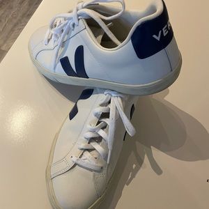 Veja leather snickers size 10
